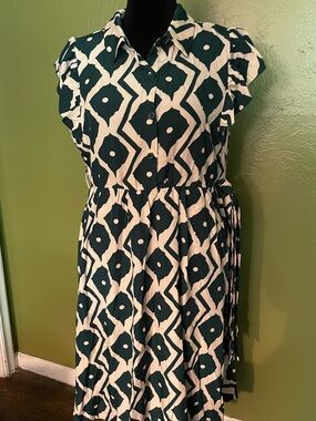 BloomChic Green and Cream Geometric Midi Dress